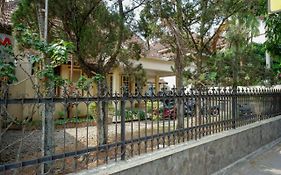 RedDoorz Syariah near Alun Alun Purwokerto